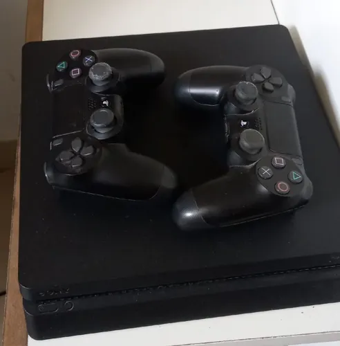 Playstation 4 Slim com 2 Controles + jogos