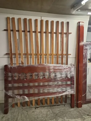 Cama Casal Colonial em Madeira Maciça: Elegância e Durabilidade, com colchão Ortobom 