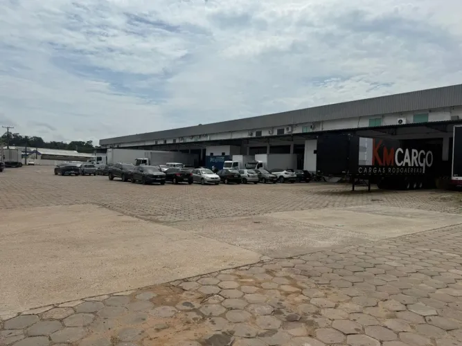 Galpão c/1.700M², guarda armado 24hrs.