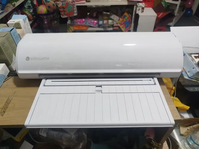 A VENDA - MÁQUINA DE RECORTE DE PAPÉIS CAMEO 5 (SILHOUETTE) 
