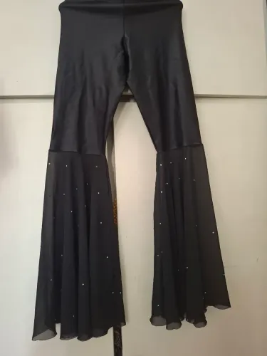 Calça Flare Preta tecido elastano c/aplicação de cristais! Lindíssima. Dança, shows, etc