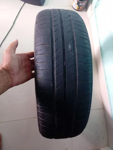 Pneu 14 em bom estado 175 65 R14
