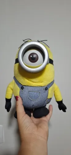 Minion pelucia médio