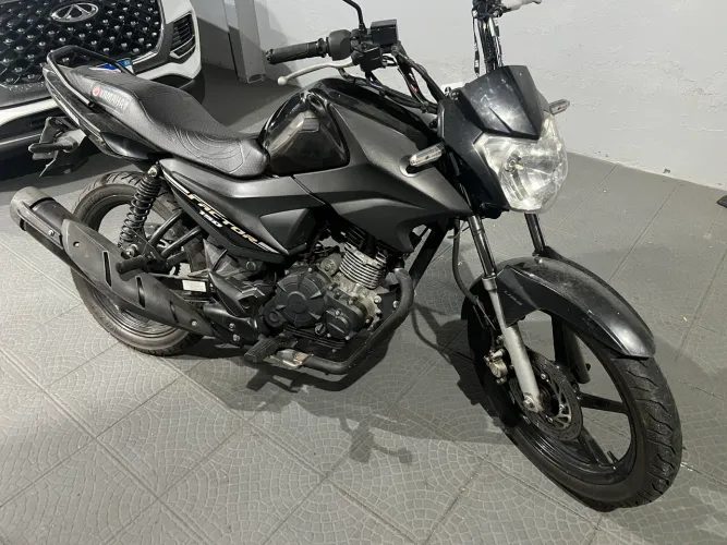 VENDE-SE MOTO 