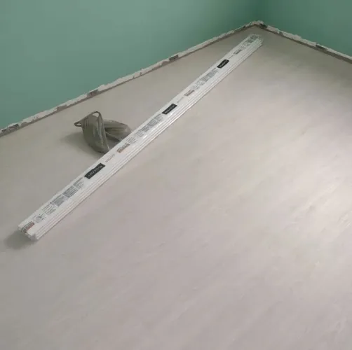 Instalador de piso laminado,vinílico e rodapé