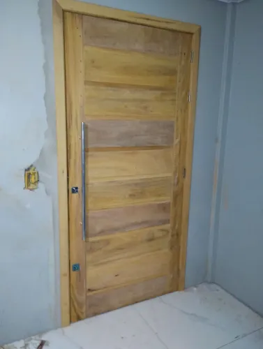 Serviço de Instalação e substituição de fechaduras em portas de madeira,