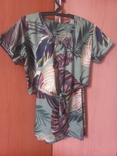 Conjunto de saia e blusa estampado saia longa tm M  não precisa passar ferro 