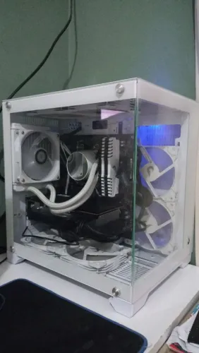 PC Gamer White RTX 5060 Ti + Ryzen 5 5600 + 32GB