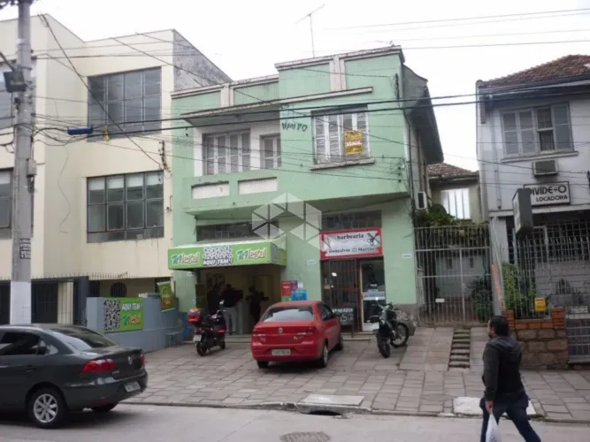 Casa comercial e residencial Glória Térreo, duas lojas locadas para lotérica e salão de be