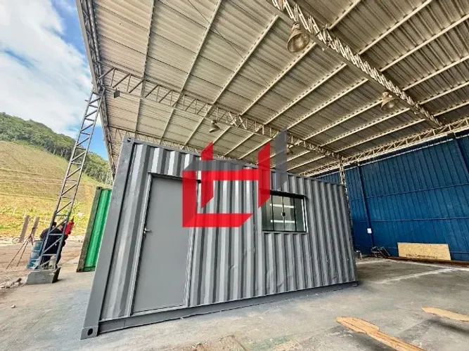 Escritório/espaço comercial em container 