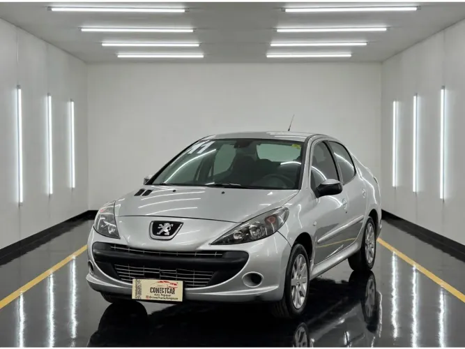 Peugeot 207 XR 1.4 Flex 8V 5P 2011