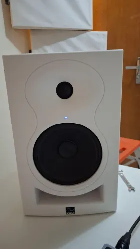 Monitor de referência Kali Audio LP6 V2
