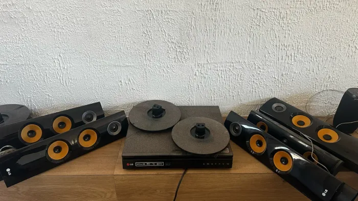 Aparelho de dvd com caixas