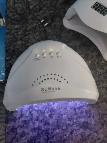 Produto de unhas em gel esmaltaria 