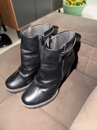 Bota Dakota usada apenas 1 vez tamanho 37