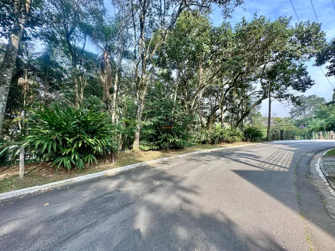 Terreno de 1.472m² em Condomínio Exclusivo no Parque Rincão, Cotia-SP: Oportunidade Única!