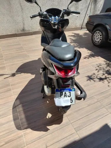 VENDE -SE OTIMA PCX