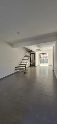 BROGNOLI VENDE - CASA COM 2 DORMITÓRIOS, SENDO 2 SUÍTES - INGLESES RIO VERMELHO.