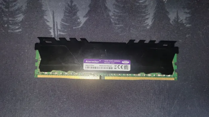 16 gb de memória ddr4 3200 mhz<br><br>reg-ecc 21-01 atermiter seminova