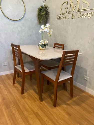 Mesa com 3 cadeiras