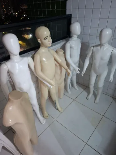 Manequim infantil
