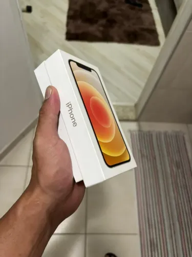 iPhone 12 para retirada de peças cel não está ligando