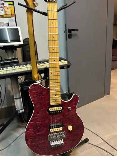MusicMan EVH axis 1993 purple translucid de Luthier