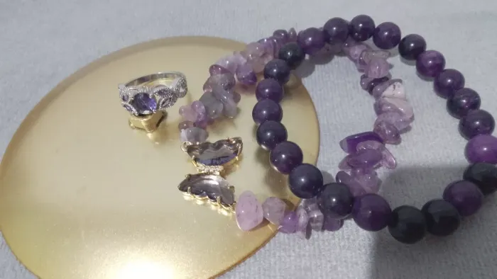 Kit Lindo: 2 Pulseiras Ametista + Anel Banhado a Prata com ametista e zircônia Cravejado