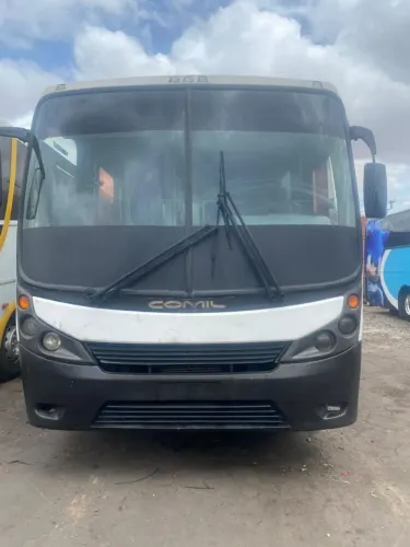 Vende-se ônibus rodoviário motor dianteiro ano 2008