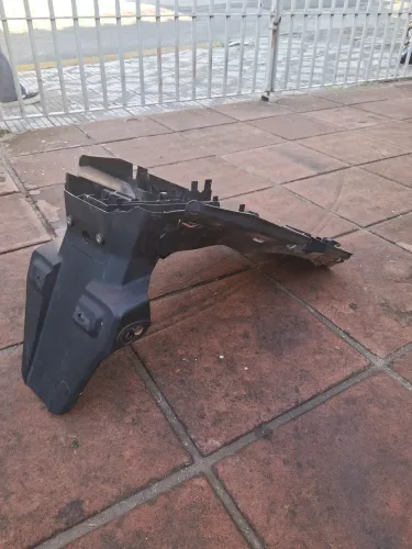 Paralama traseiro HORNET carburada 