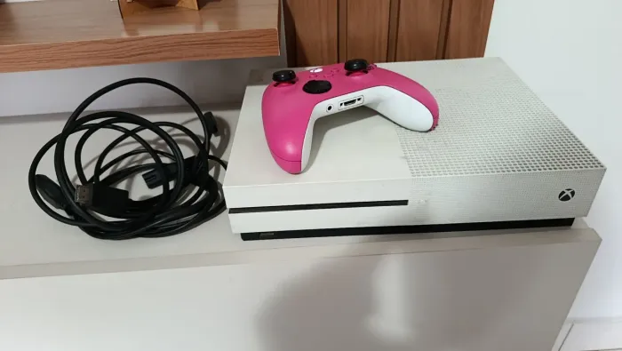 Xbox One S 512GB Controle Rosa