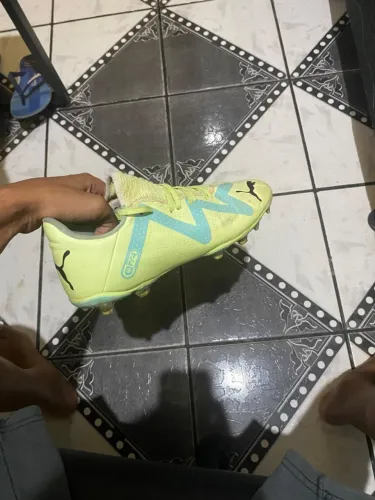 Chuteira da puma Original edição do Neymar numero 42/43