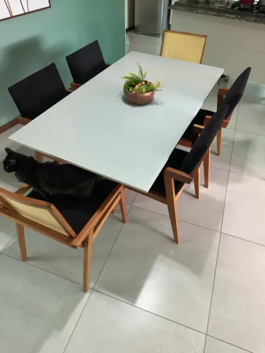 Mesa de Jantar Casa Cenário + Cadeiras | Estofados Renovados | 1,60m