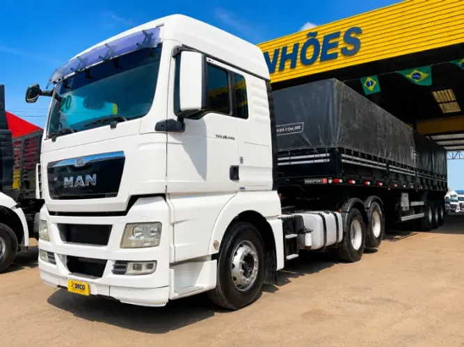 Conjunto MAN/TGX28.440 6X2 engatado na Carreta 3 Eixos Graneleira Rodofort