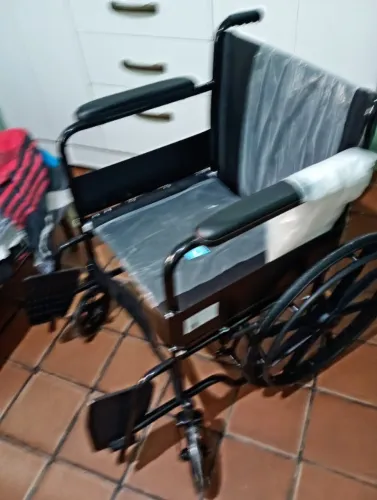 Cadeira de rodas e cadeira de banho