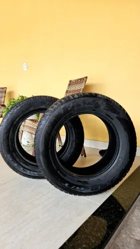 Par de Pneus 215/65 R16 Bridgestone - R$ 180 cada