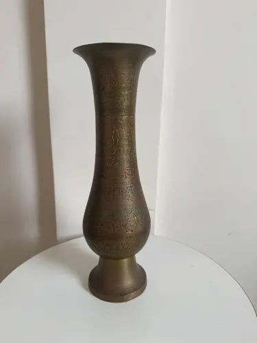 Vaso Antigo em Latão Trabalhado Estilo Indiano Vintage 35 cm - Decorativo