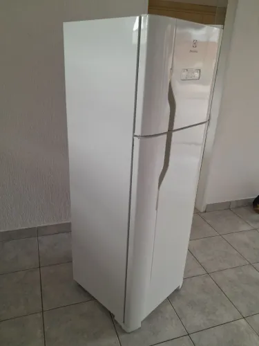Geladeira Electrolux Frost Free 310L 110v 