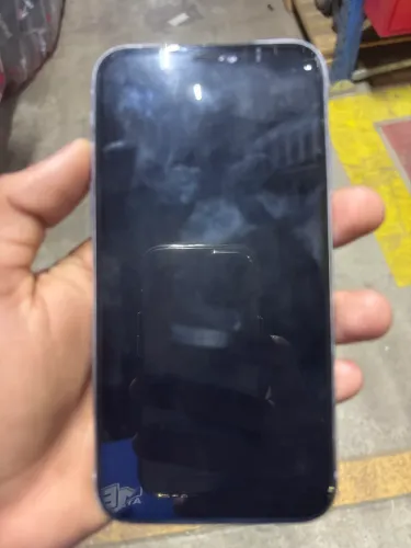 iPhone 11 semi novo, tela e traseira trocada e saúde da bateria está 65%!!