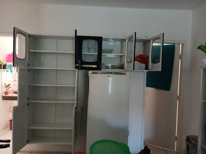 Armário branco e preto, marca Betorloni