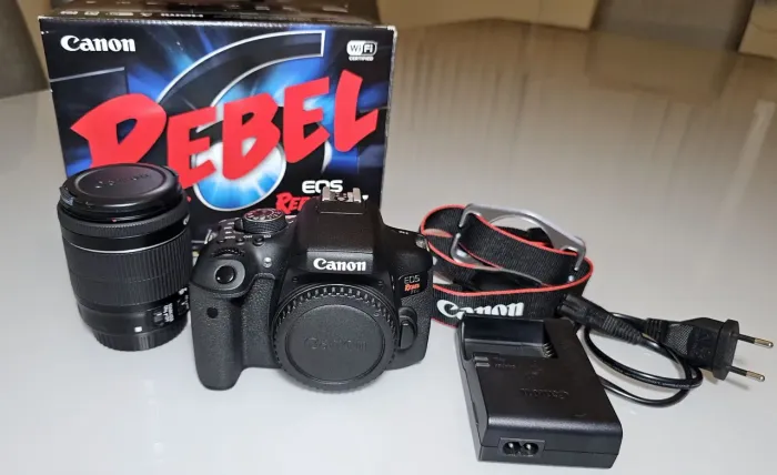 Canon EOS Rebel T6i + Lente EF-S 18-55mm IS STM ? Muito conservada