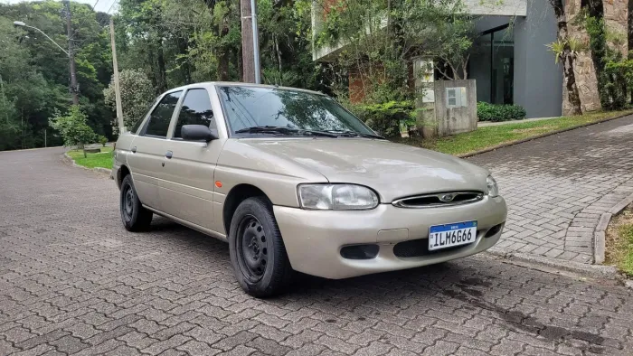 Ford Escort GL 1.8i 16V 4P 2000
