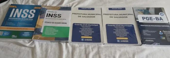 livros - 40 reais cada.