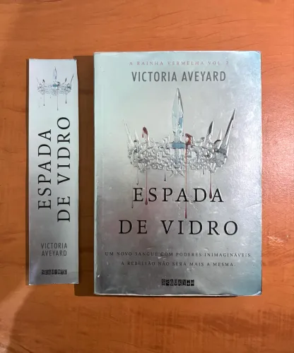 Espada de Vidro - Victoria Aveyard | Livro em Ótimo Estado