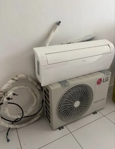 Ar condicionado LG dual inverter com painel digital
