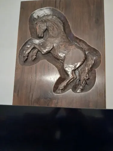 Quadro Esculpido em Madeira Maciça - Cavalo - Peça Antiga (+40 anos)