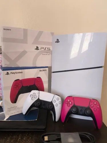 PS5 SLIM 1TB MÍDIA FÍSICA + CONTROLES - SEMINOVO (COM LEITOR DE DISCO)