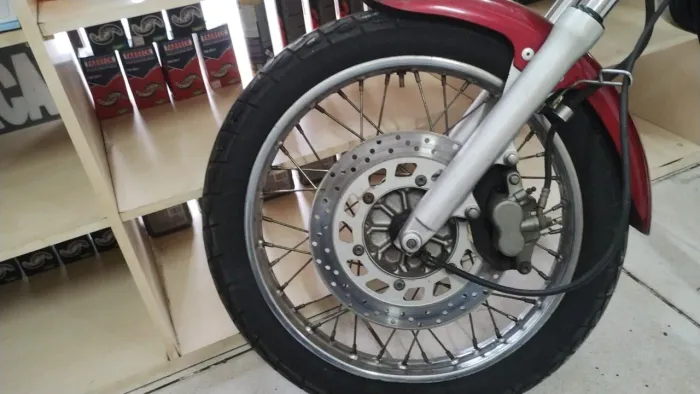 Roda Dianteira virago 250 original usado com pneu.
