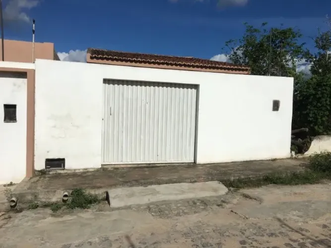 CASA EM OLHO DAGUA DAS FLORES