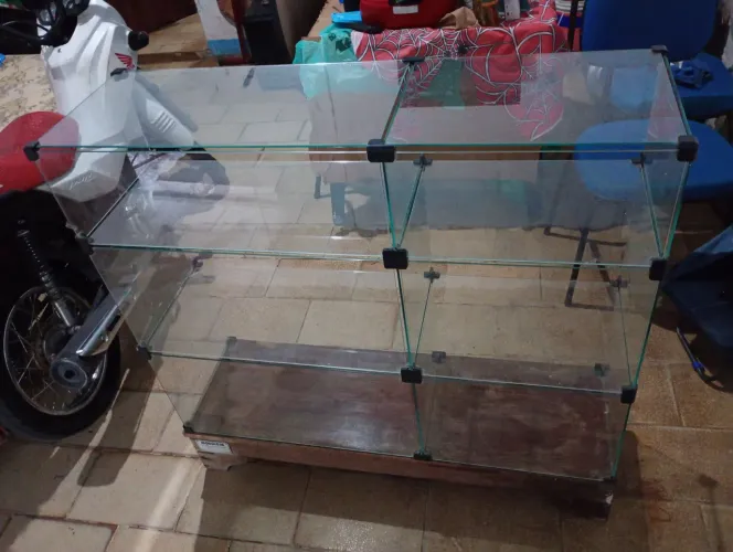 Vendo Balcão de vidro Grande excelente 